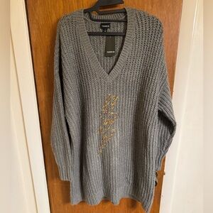 NWT Torrid size 1 (1X 14-16) gray sweater with bead lightning bolt detail